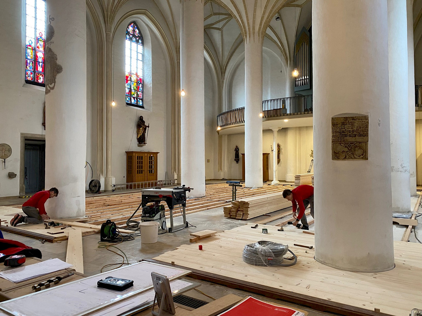 Renovierung Kirchenboden und Kirchenbänke