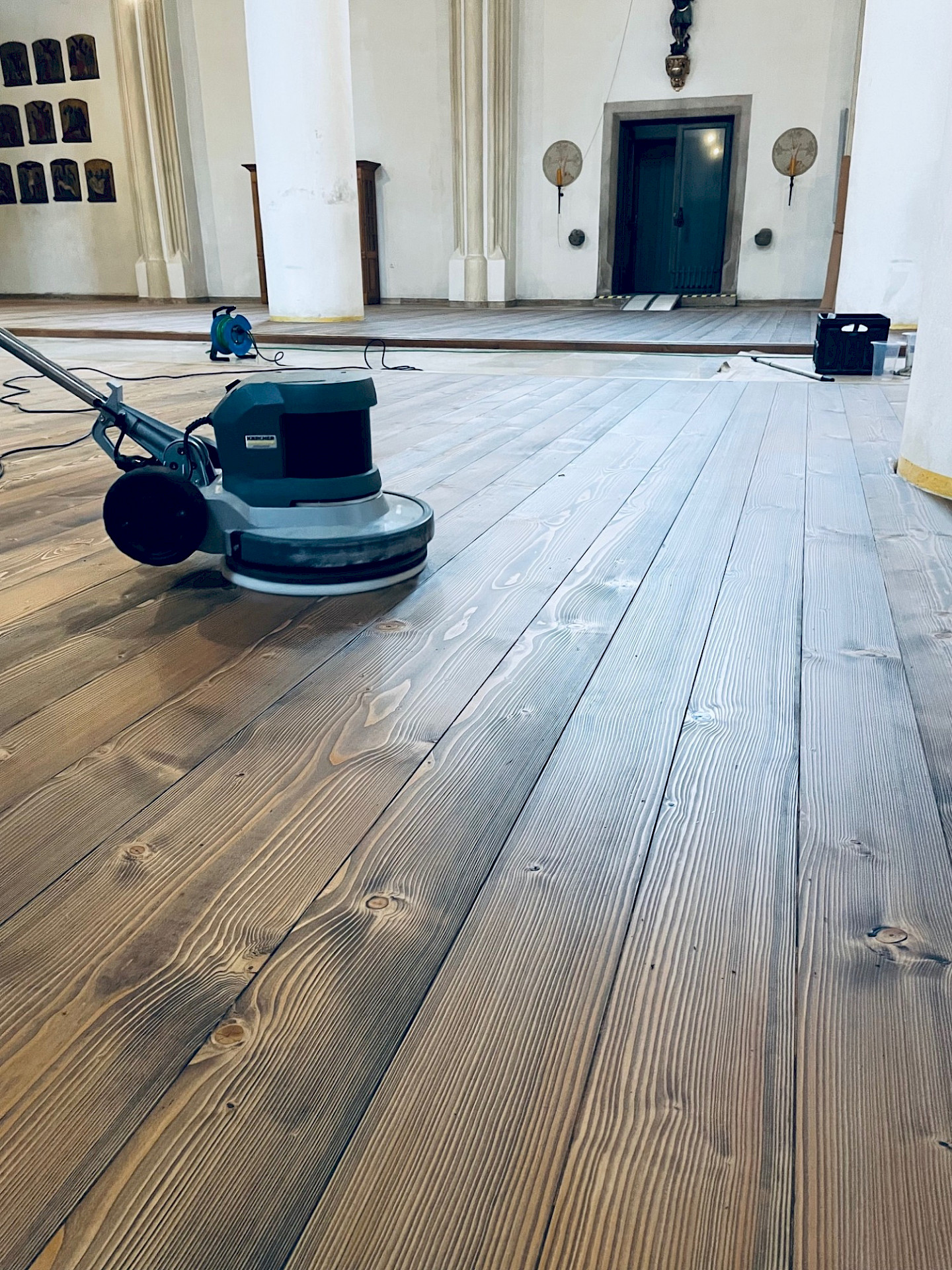 Renovierung Kirchenboden und Kirchenbänke