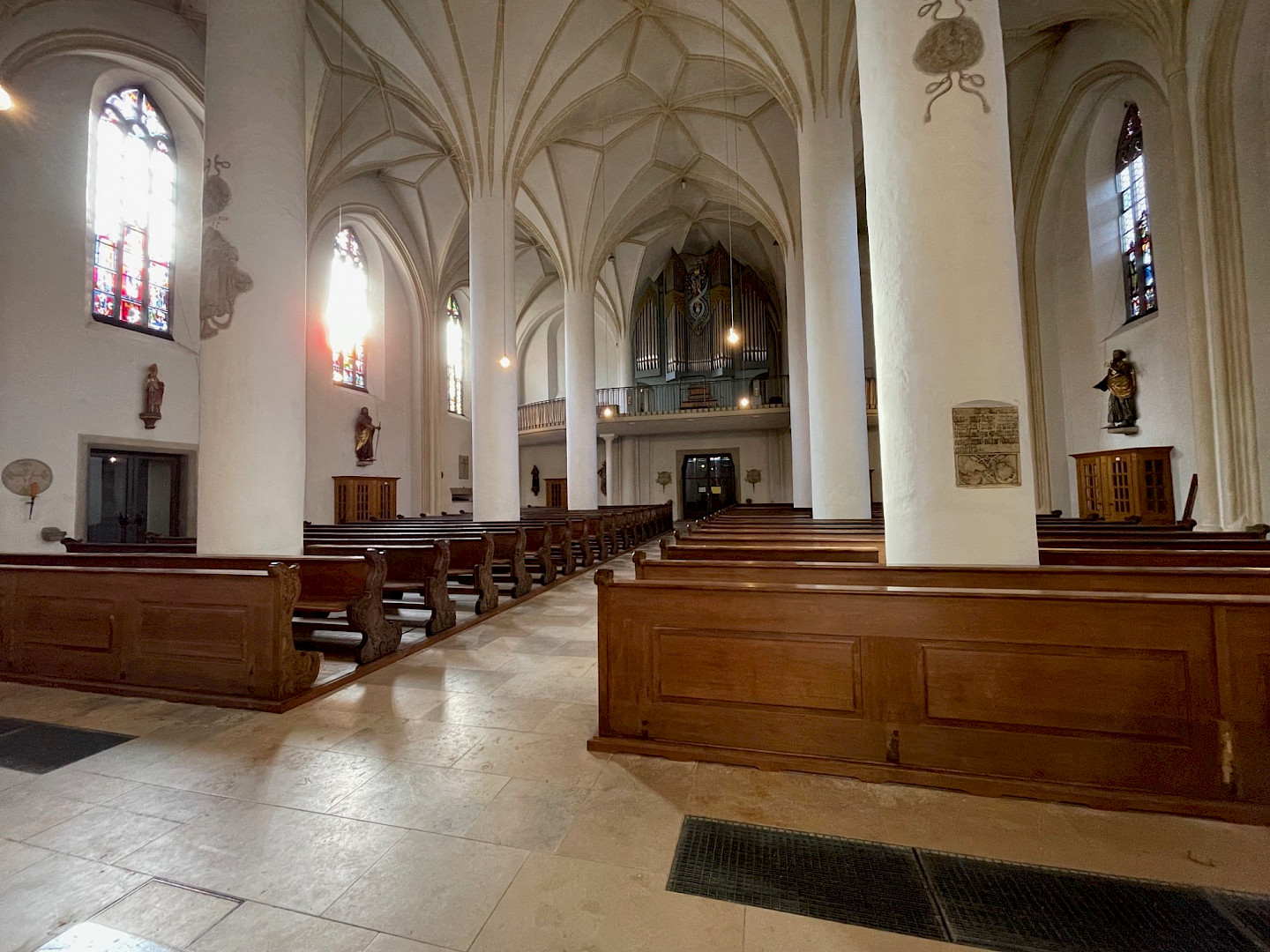 Renovierung Kirchenboden und Kirchenbänke